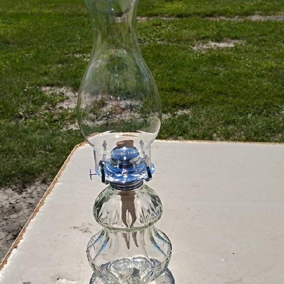 Elegant Clear Glass Oil Lamp - Picture 1 of 9